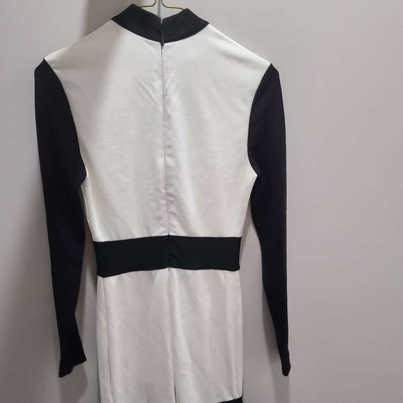 BEBE LONG SLEEVE FLOUNCED  DRESS SIZE XS - Picture 7 of 9